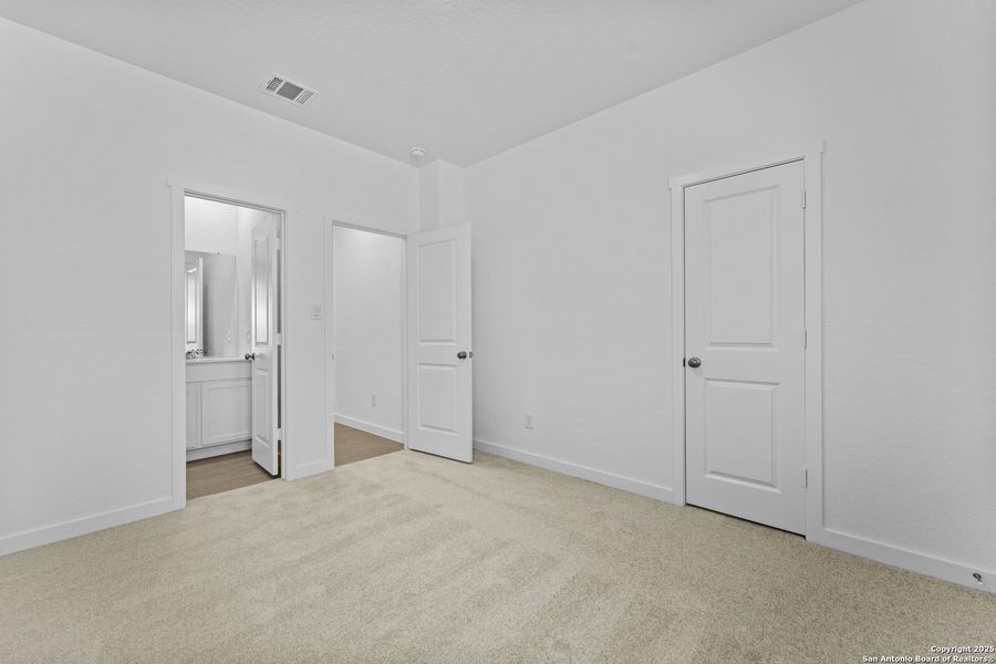 Spacious, unfurnished interior of a new home in Hidden Trails: Coastline Collection, Bulverde (Image 28).