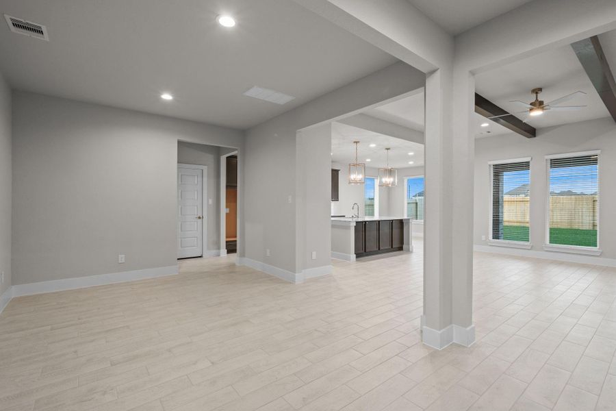 Spacious, unfurnished interior of a new home in Briarwood Crossing, Rosenberg (Image 16). Spacious, unfurnished interior of a new home in Briarwood Crossing, Rosenberg (Image 16).