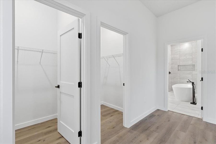 Spacious, unfurnished interior of a new home in , Citrus Springs (Image 12).