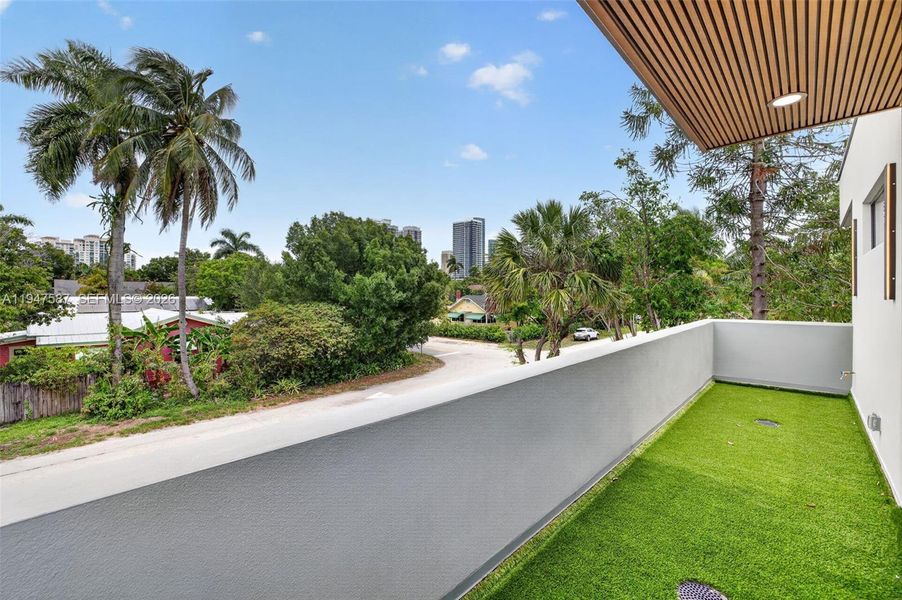 Exterior details and patio area of a home in , Fort Lauderdale (Image 39).