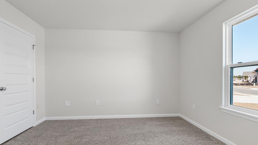Spacious, unfurnished interior of a new home in Sunny Hills, Chipley (Image 21).