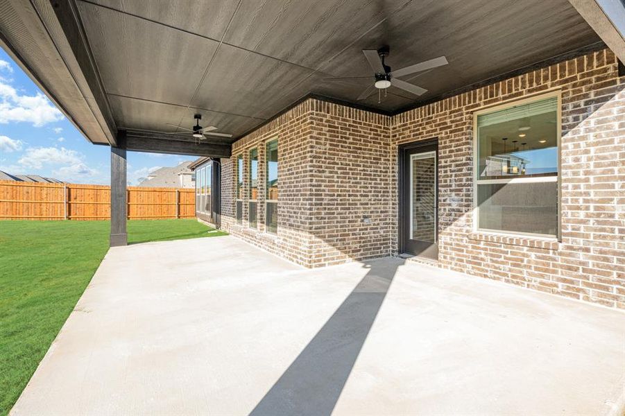 Exterior details and patio area of a home in Hampton Park, Glenn Heights (Image 20).