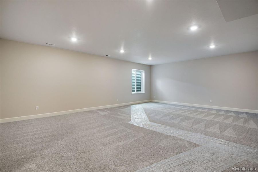 Spacious, unfurnished interior of a new home in Ensemble at The Aurora Highlands, Aurora (Image 26).