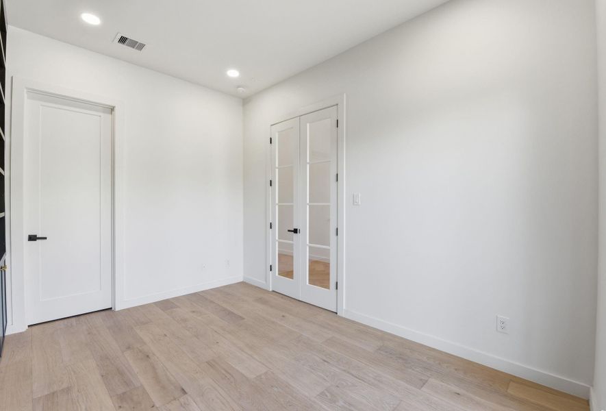 Spacious, unfurnished interior of a new home in , Houston (Image 44).