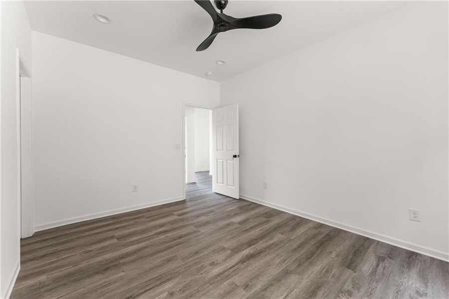 Spacious, unfurnished interior of a new home in , Gainesville (Image 10).