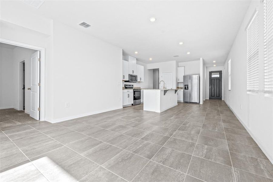 Spacious, unfurnished interior of a new home in The Grove at Stuart Crossing - Premier Series, Bartow (Image 17).