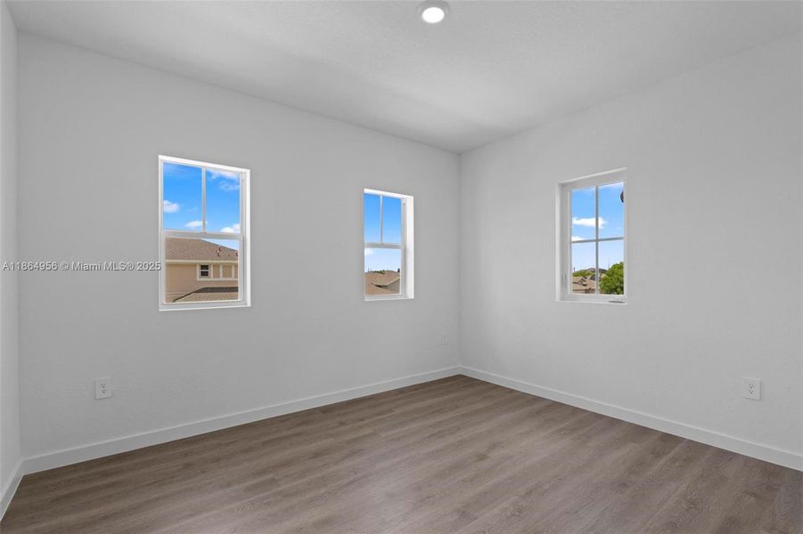 Spacious, unfurnished interior of a new home in , Miami (Image 24).