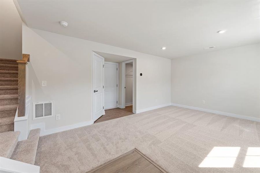 Spacious, unfurnished interior of a new home in Stowe Branch Townhomes, Charlotte (Image 11).