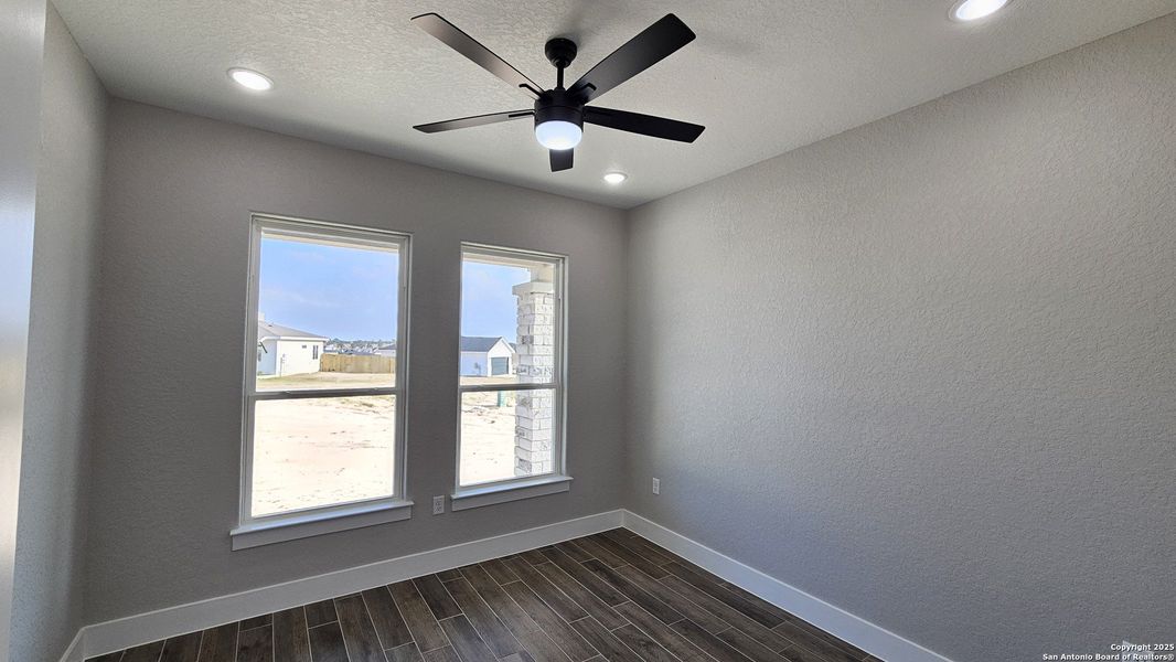 Spacious, unfurnished interior of a new home in , La Vernia (Image 30).