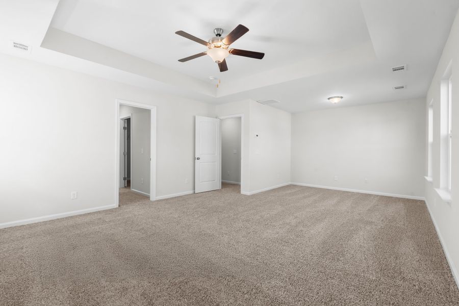 Spacious, unfurnished interior of a new home in McAllister Pointe, Richmond Hill (Image 16).