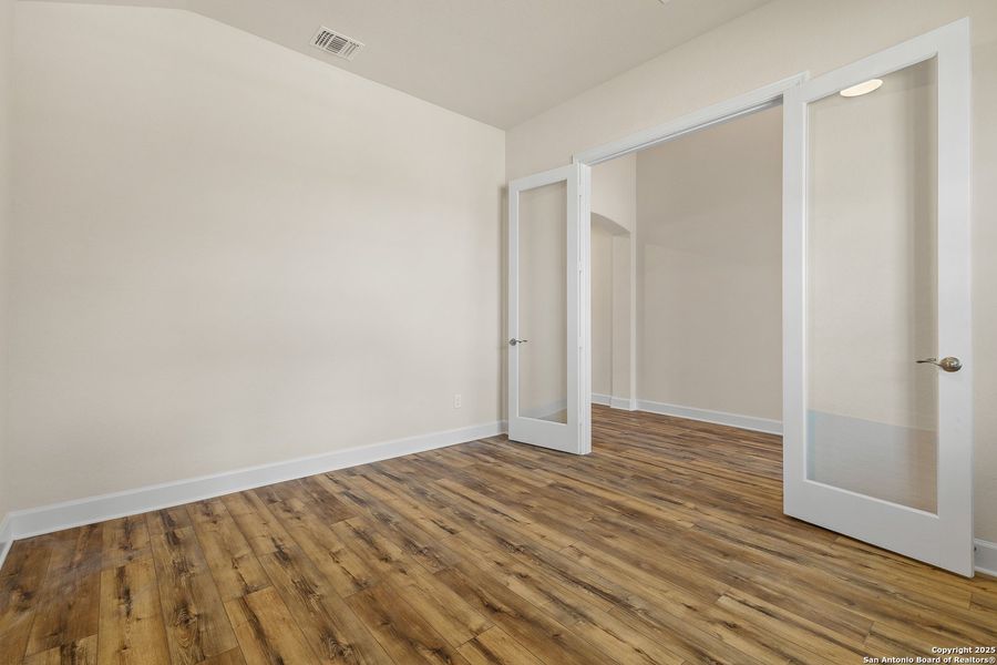 Spacious, unfurnished interior of a new home in Ventana, Bulverde (Image 28).