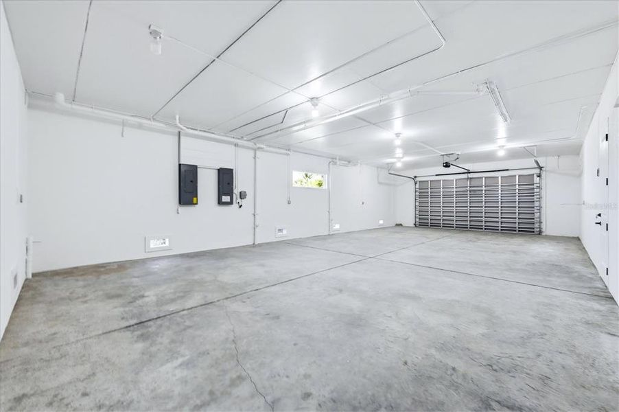 Spacious, unfurnished interior of a new home in , Placida (Image 23).