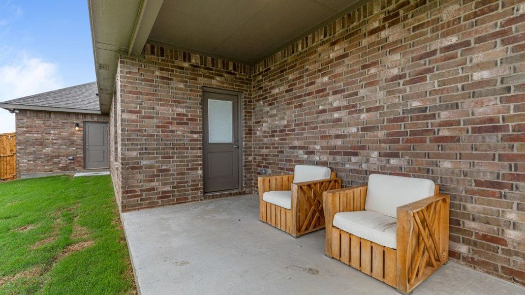 Exterior details and patio area of a home in Morningstar, Fort Worth (Image 2).
