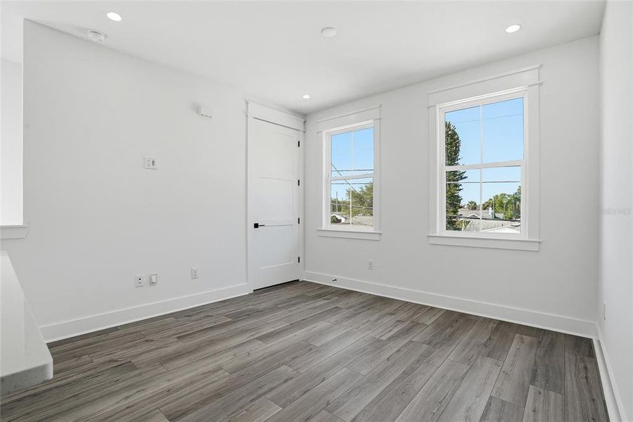 Spacious, unfurnished interior of a new home in , St. Petersburg (Image 47).