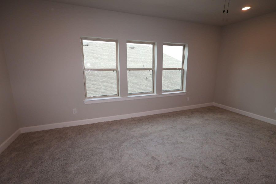 Spacious, unfurnished interior of a new home in , Conroe (Image 7).
