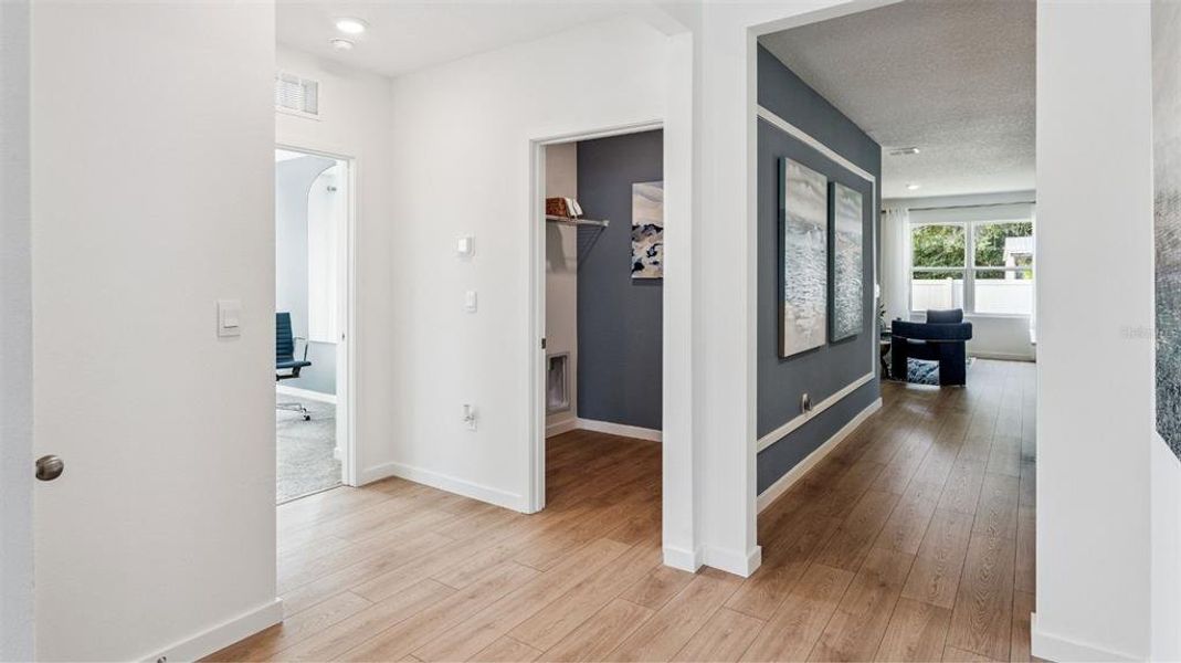 Spacious, unfurnished interior of a new home in Oak Leaf Preserve, New Smyrna Beach (Image 14).