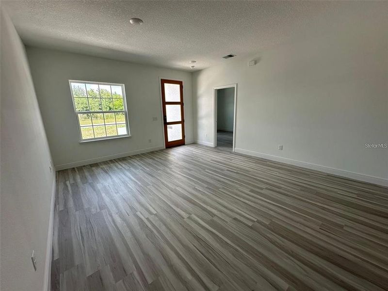 Spacious, unfurnished interior of a new home in , Ocala (Image 19).