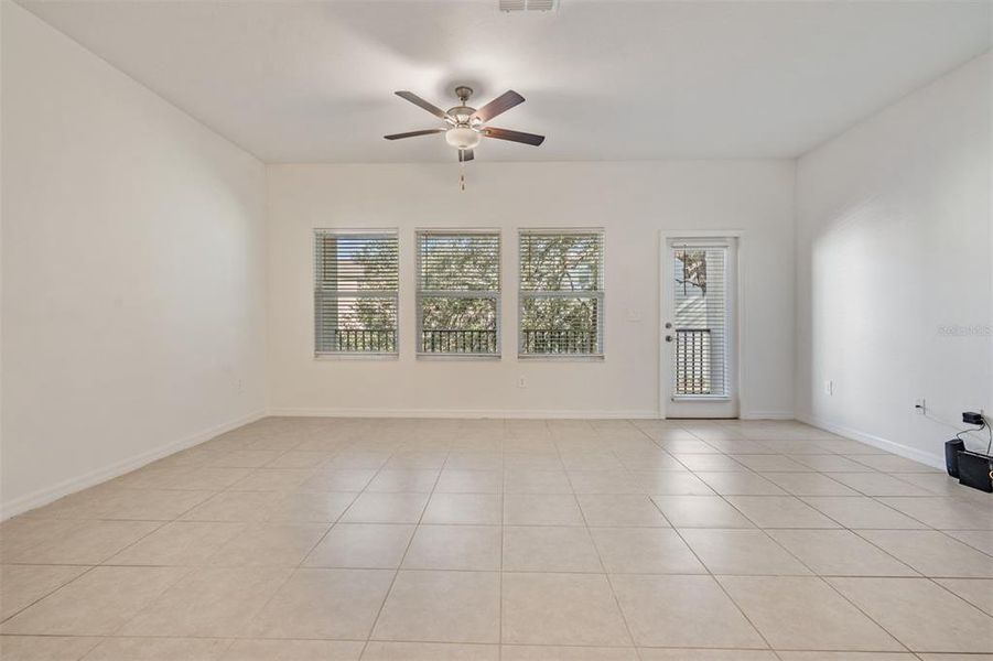 Spacious, unfurnished interior of a new home in , Tampa (Image 38).