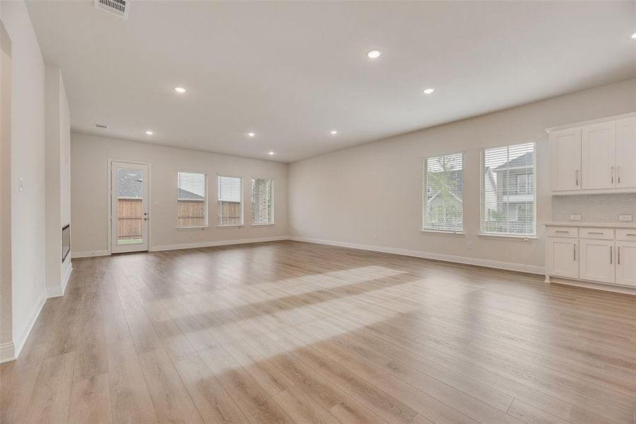 Spacious, unfurnished interior of a new home in Bayside, Rowlett (Image 31).