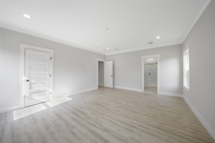 Spacious, unfurnished interior of a new home in , Port Charlotte (Image 16).