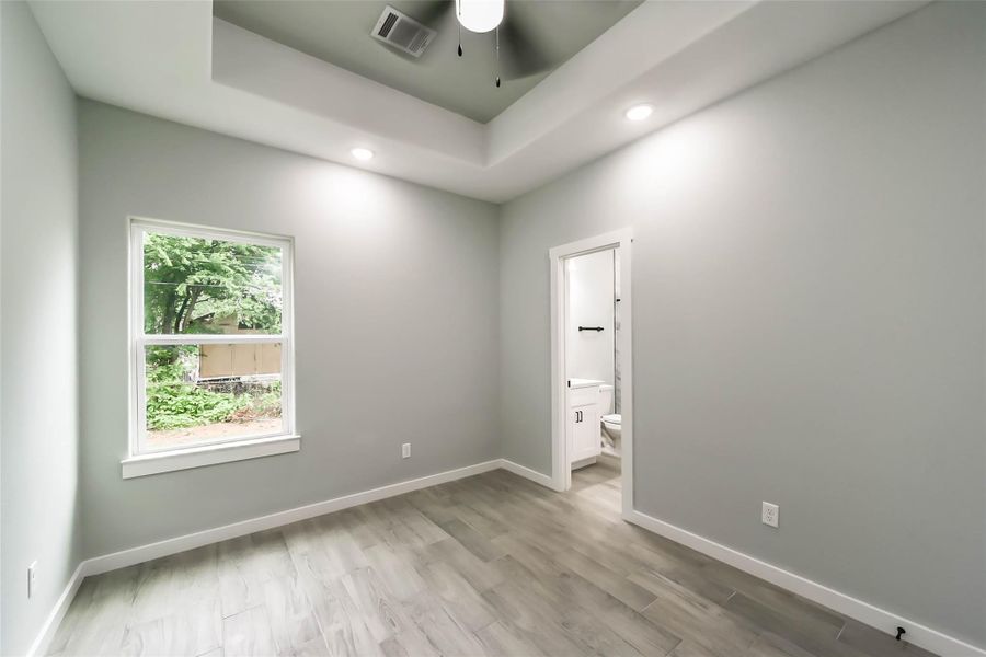 Spacious, unfurnished interior of a new home in , Conroe (Image 19).