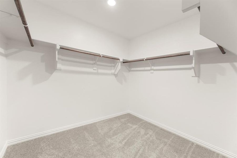 24. 1413 Steadman - Closet