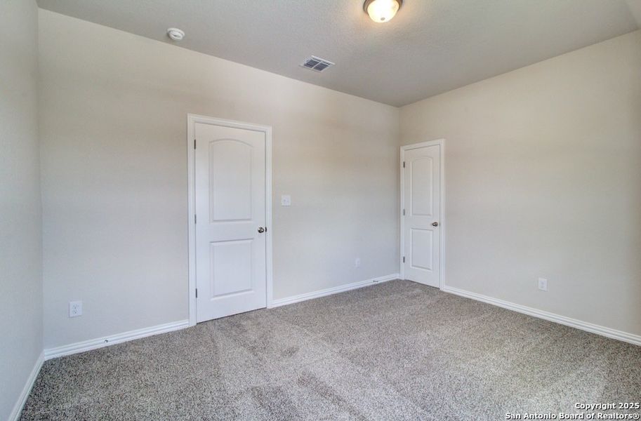 Spacious, unfurnished interior of a new home in Casinas at Gruene, New Braunfels (Image 12).