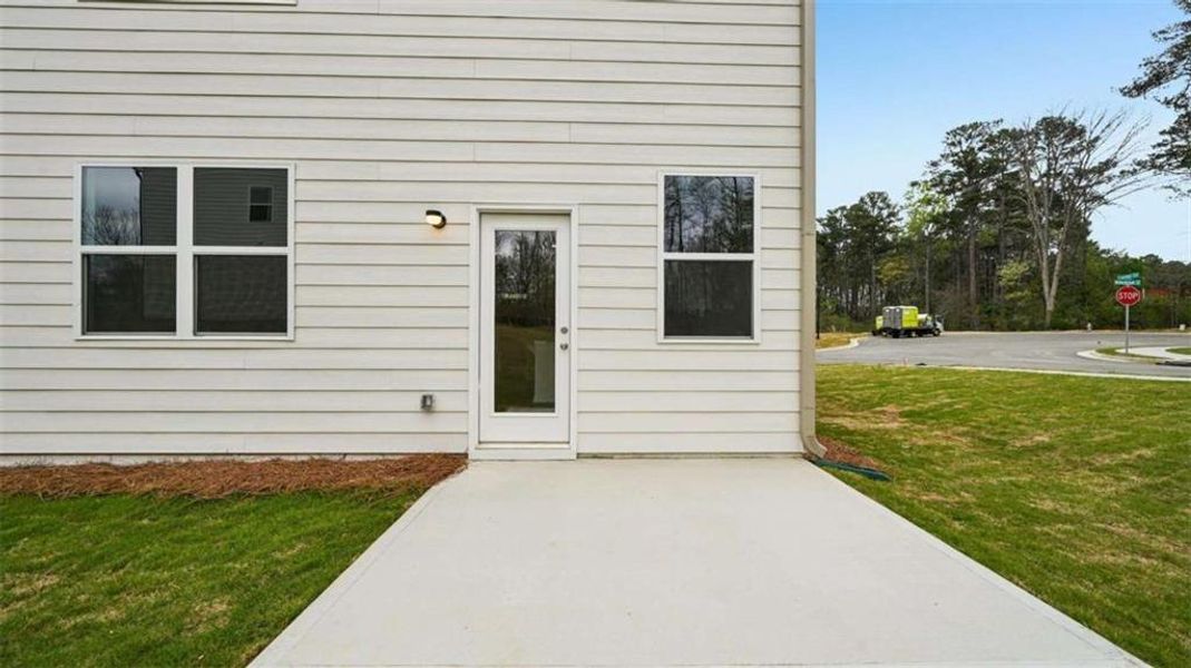 Exterior details and patio area of a home in Sherwood Manor, College Park (Image 24).