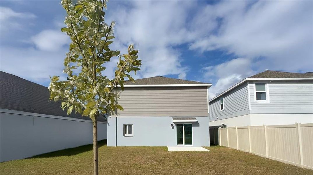 Exterior details and patio area of a home in , Winter Haven (Image 3).