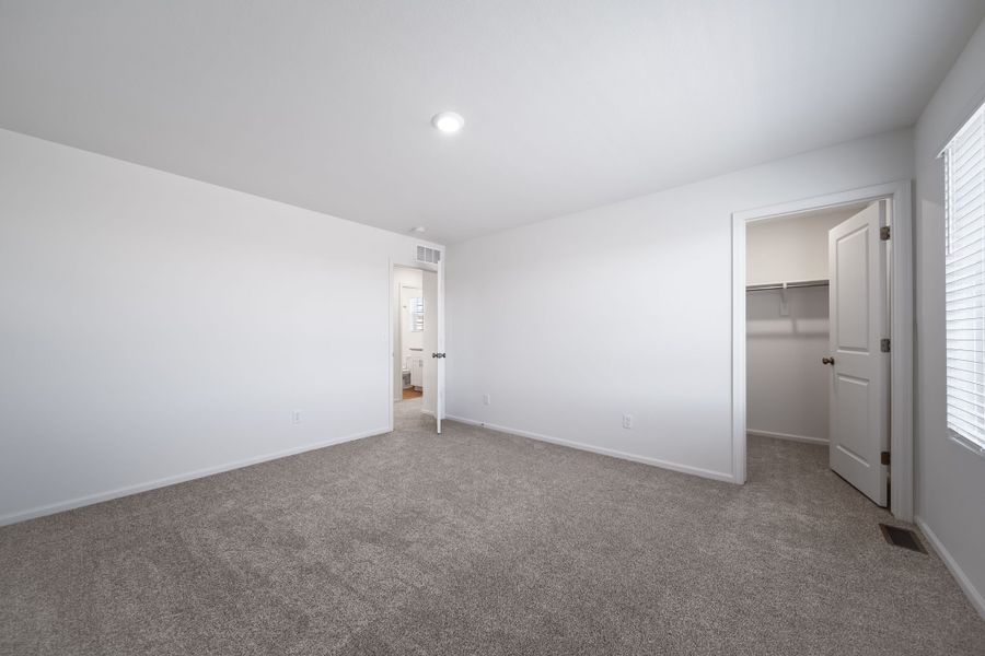 Spacious, unfurnished interior of a new home in Thompson River Ranch, Johnstown (Image 26). Spacious, unfurnished interior of a new home in Thompson River Ranch, Johnstown (Image 26).