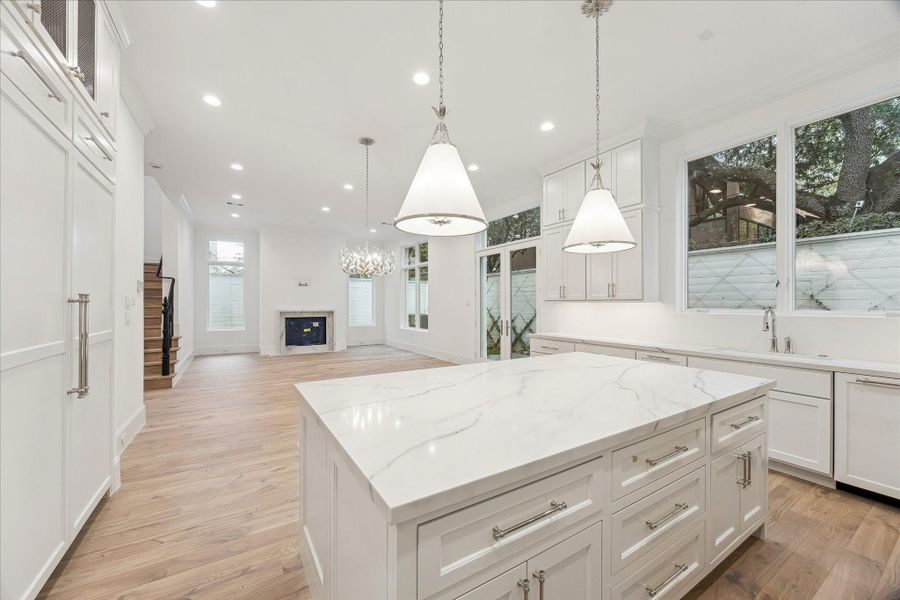 This curated community is located in the heart of Houston, in close proximity to Memorial Park, River Oaks District, Uptown Park, and so much more.