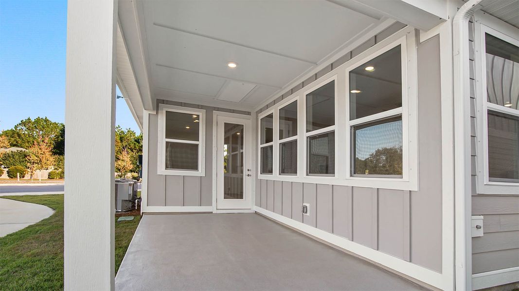 Representative exterior details of a home built from the Trenton by D.R. Horton in Parkside, Santa Rosa Beach (Image 4).