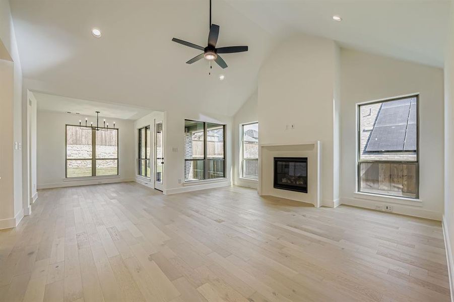 Spacious, unfurnished interior of a new home in Reunion 60s, Rhome (Image 13). Spacious, unfurnished interior of a new home in Reunion 60s, Rhome (Image 13).