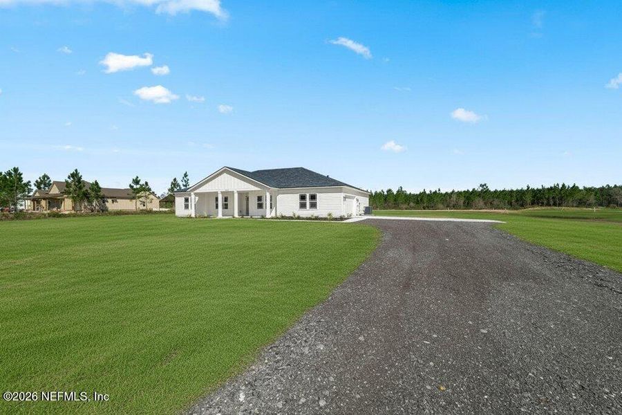 Exterior details and patio area of a home in , Starke (Image 19).