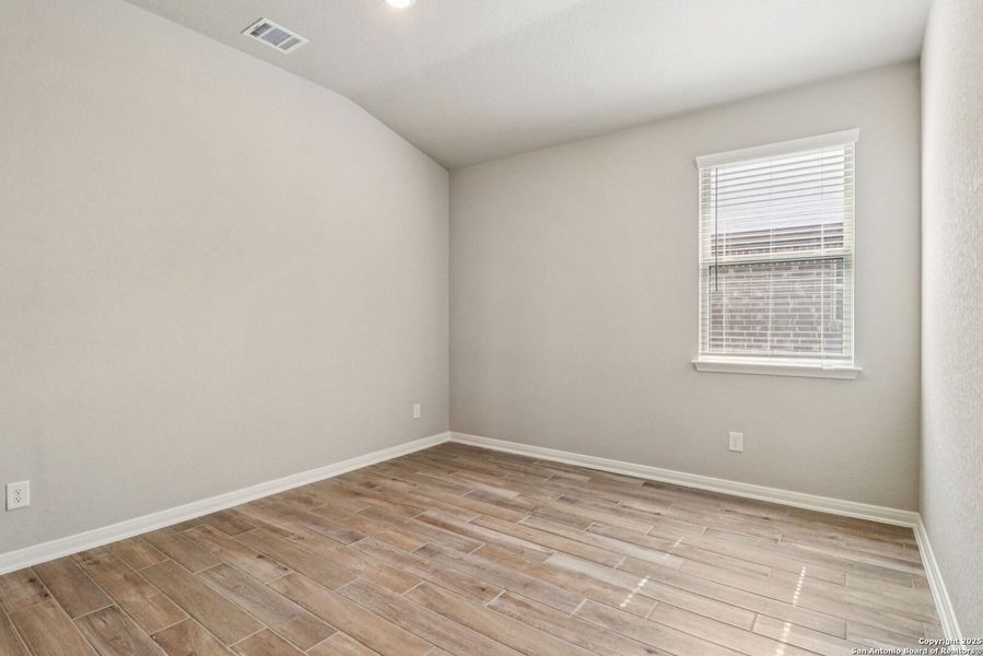 Spacious, unfurnished interior of a new home in Fox Falls, Boerne (Image 30).