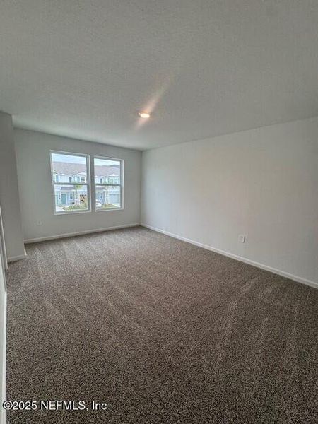 Spacious, unfurnished interior of a new home in The Landing, Middleburg (Image 19).