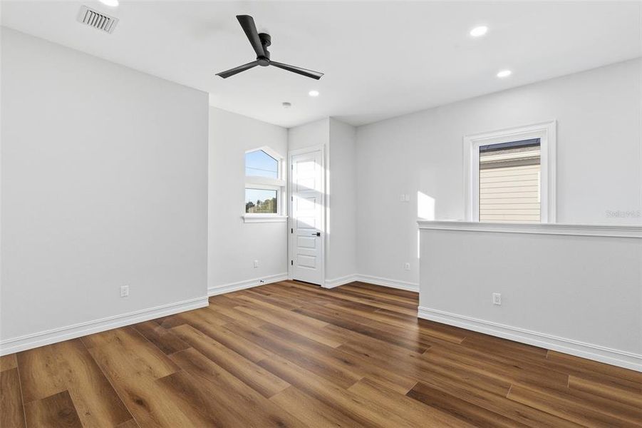 Spacious, unfurnished interior of a new home in , St. Petersburg (Image 43).