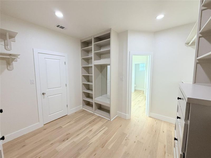 Spacious, unfurnished interior of a new home in , Waxahachie (Image 14). Spacious, unfurnished interior of a new home in , Waxahachie (Image 14).