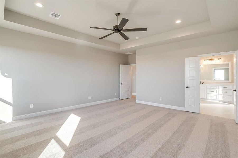 Spacious, unfurnished interior of a new home in , Weatherford (Image 30).