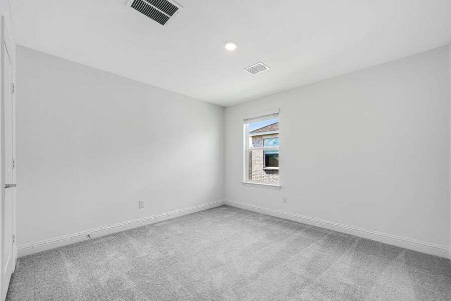 Spacious, unfurnished interior of a new home in Madero 50s, Fort Worth (Image 13).