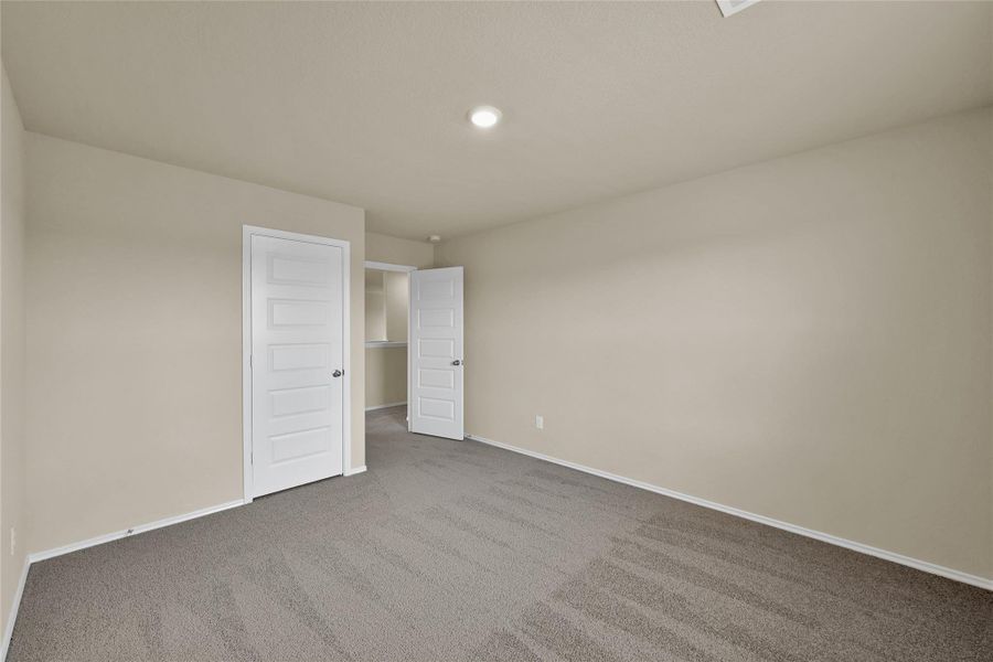 Spacious, unfurnished interior of a new home in Lakes at Black Oak, Magnolia (Image 27).