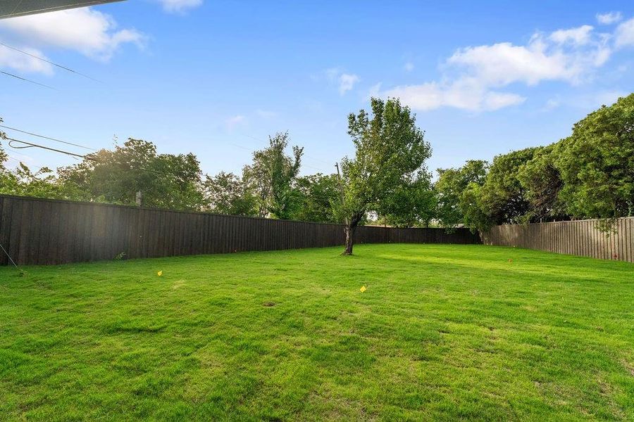 Exterior details and patio area of a home in , Farmers Branch (Image 24).
