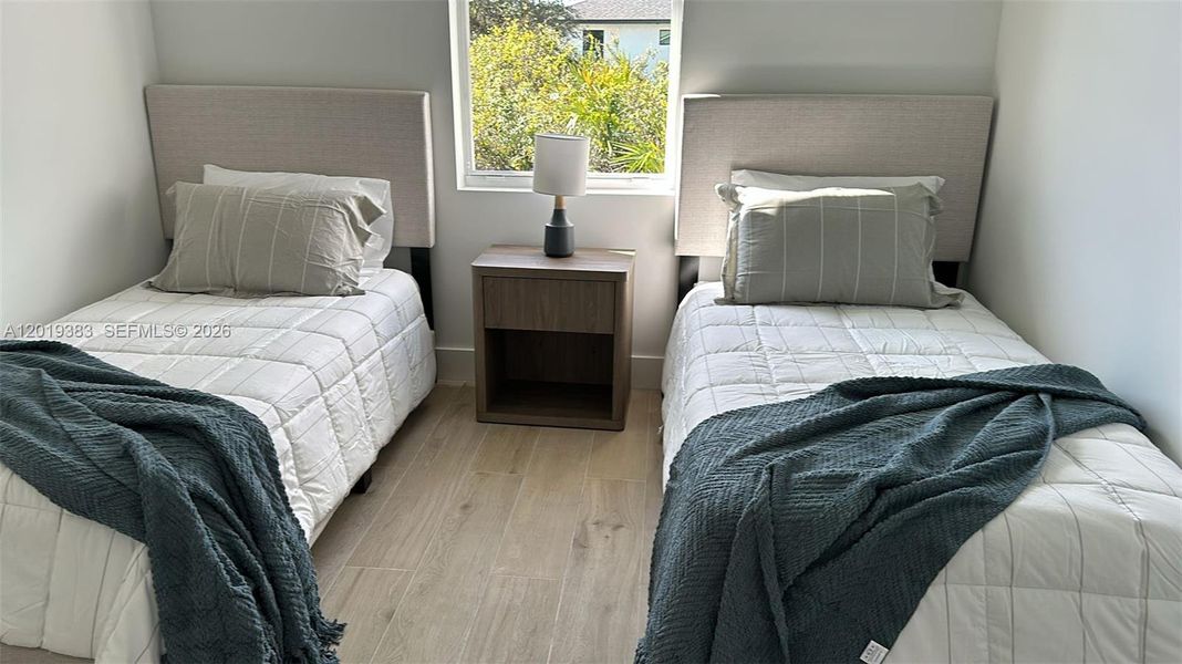It is being sold unfurnished; the furnishings are shown for visualization purposes only. It is being sold unfurnished; the furnishings are shown for visualization purposes only.