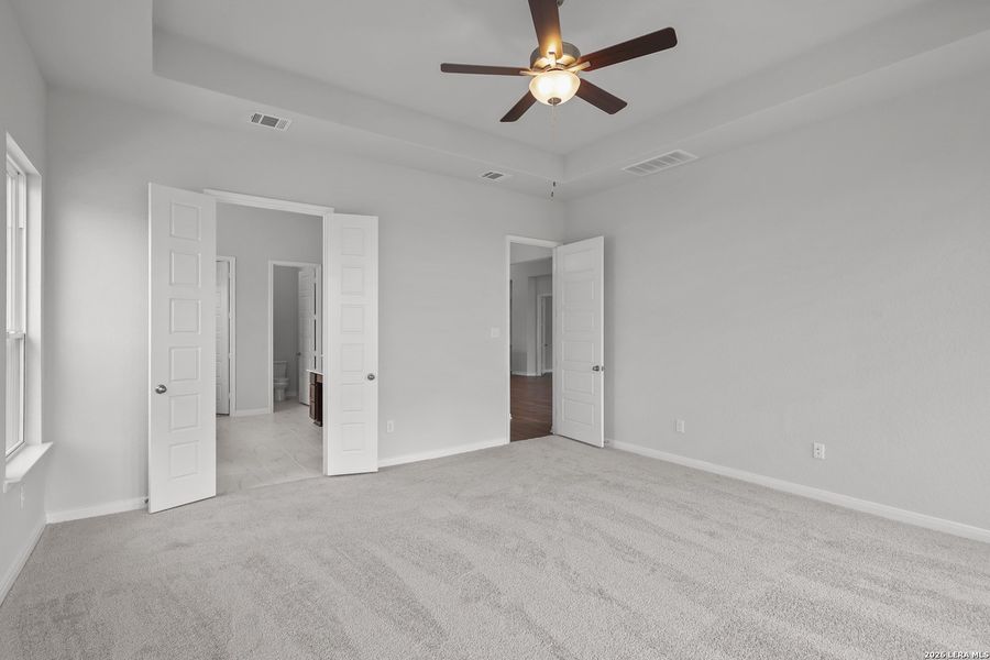 Spacious, unfurnished interior of a new home in Buffalo Crossing, Cibolo (Image 21).