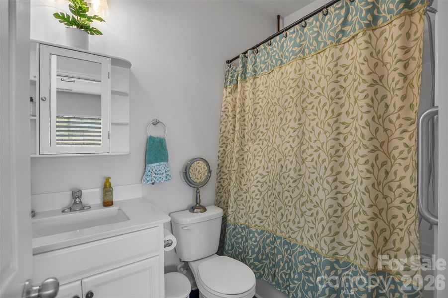 Full bathroom in downstairs bedroom