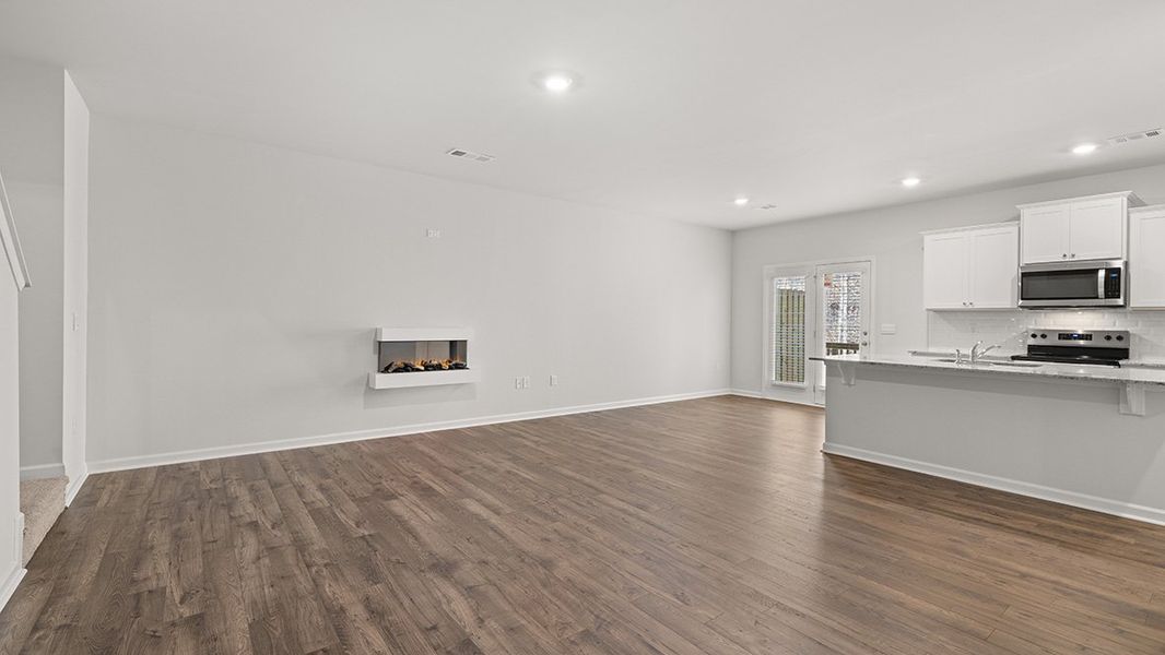 Spacious, unfurnished interior of a new home in Mountain Park, Dahlonega (Image 13).