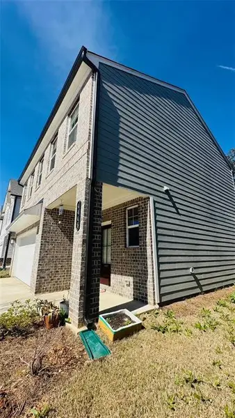 Exterior details and patio area of a home in Annsbury Park, Lilburn (Image 4).
