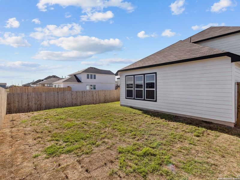 Exterior details and patio area of a home in Hannah Heights, Seguin (Image 21).