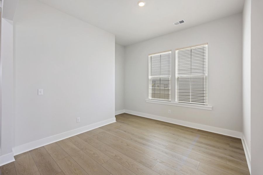 Spacious, unfurnished interior of a new home in , Summerville (Image 41).