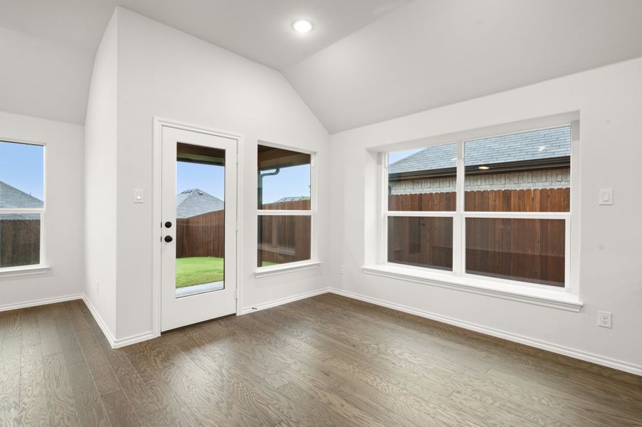 Spacious, unfurnished interior of a new home in Chisholm Hills, Cleburne (Image 14).